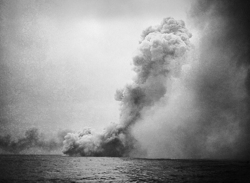 Fil:Destruction of HMS Queen Mary.jpg