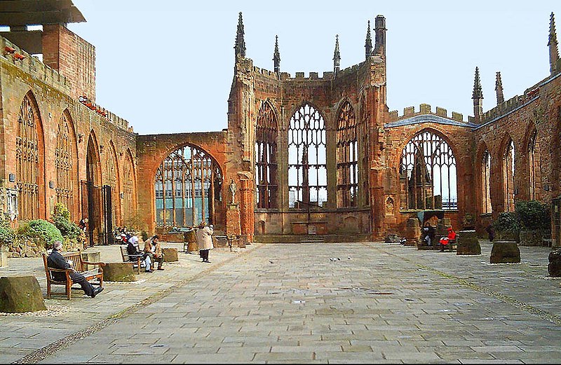 Fil:Coventry Cathedral ruins.jpg