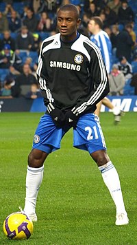 Salomon Kalou warming up for Chelsea.jpg
