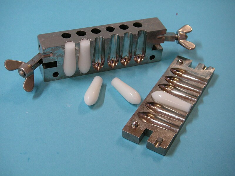 Fil:Suppository casting mould 2.jpg