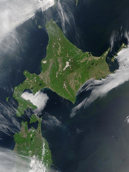 Fil:Satellite image of Hokkaido, Japan in May 2001.jpg