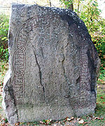 Styrstads kyrka Runestone Og153.jpg