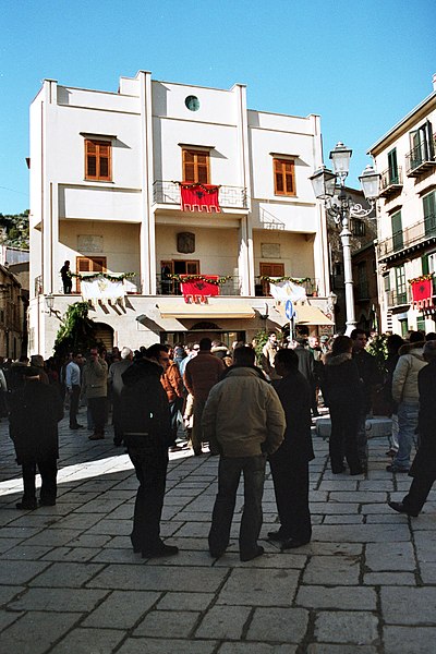 Fil:Piana-degli-Albanesi-bjs2007-01.jpg