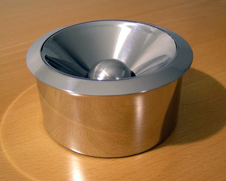 Fil:Bauhaus ashtray.jpg