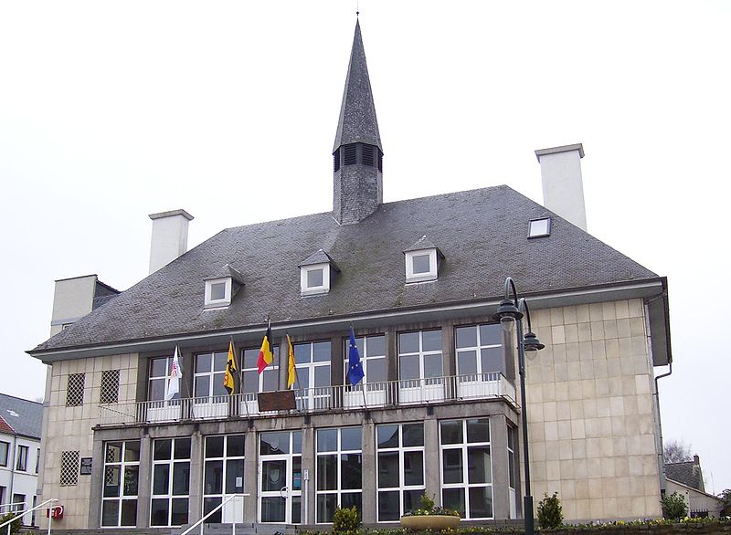 Fil:Maison communale Perwez.jpg