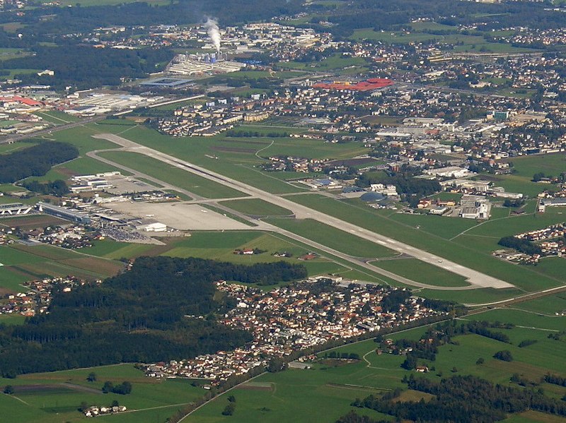 Fil:Salzburg Airport from the air.jpg