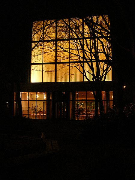 Fil:Sankt Knuts kyrka i Lund, februari 2005.jpg