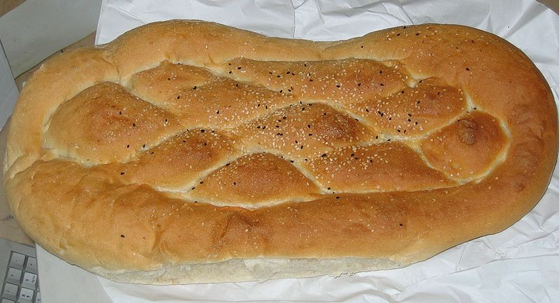 Fil:Turkish pide bread from london.jpg