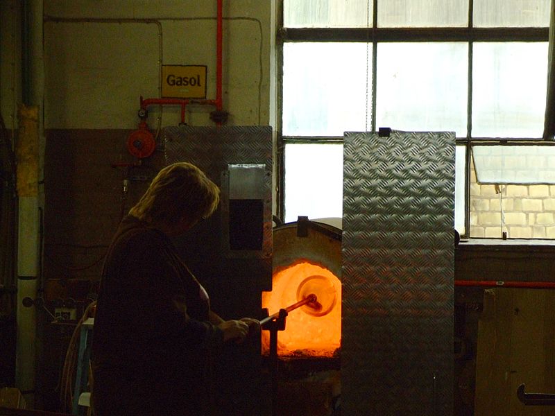 Fil:Glassblowing (2377744959).jpg