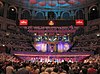 Edward Elgars berömda marsch Pomp and Circumstance No. 1, textsatt som "Land of Hope and Glory", finns alltid med bland repertoaren på Last Night of the Proms, den septemberkväll som avslutar säsongens s.k. promenadkonserter. Bilden visar en promenadkonsert (dock inte The Last Night) i Royal Albert Hall 2004.