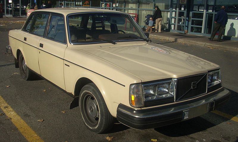 Fil:'80-'82 Volvo 240DL Sedan.JPG