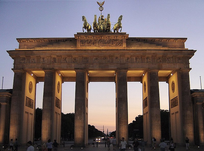 Fil:Brandenburg gate sunset.jpg