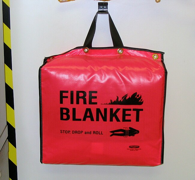 Fil:Fire-blanket-on-display.jpg