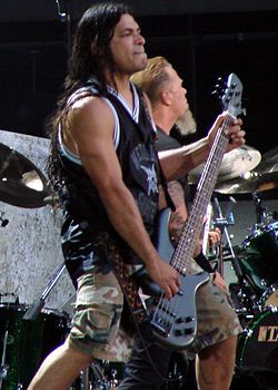 Robert Trujillo live med Metallica på Wembley Stadium i London, England 7 juli 2007.