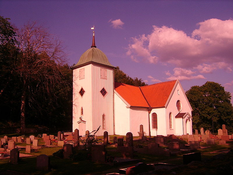 Fil:Spekeröds kyrka från sydöst.jpg