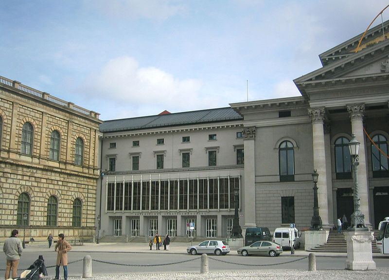 Fil:München Residenztheater.jpg