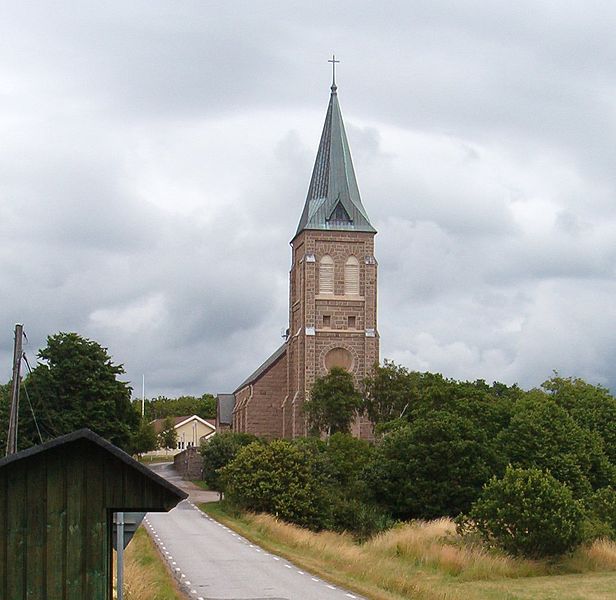 Fil:Svenneby nya kyrka.jpg