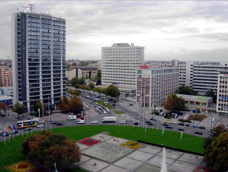 Fil:Ernst-Reuter-Platz von Oben.jpg