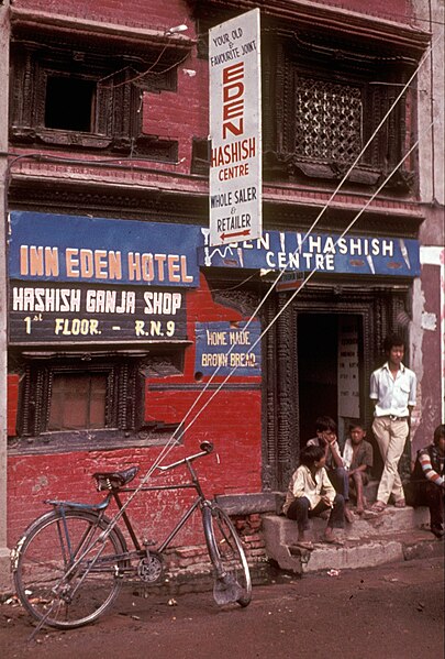 Fil:Hashish-shop-Kathmandu-1973.jpg