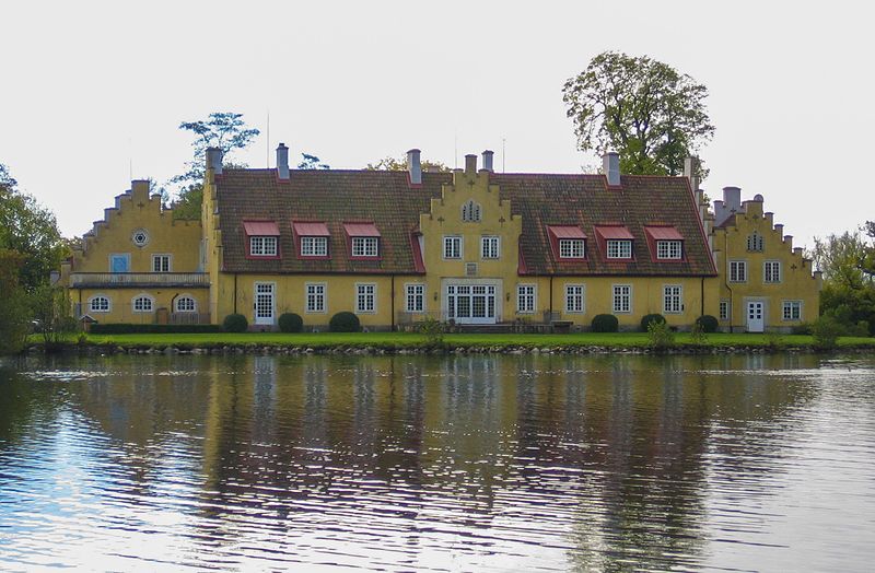 Fil:Swedish manor Rydsgård.jpg