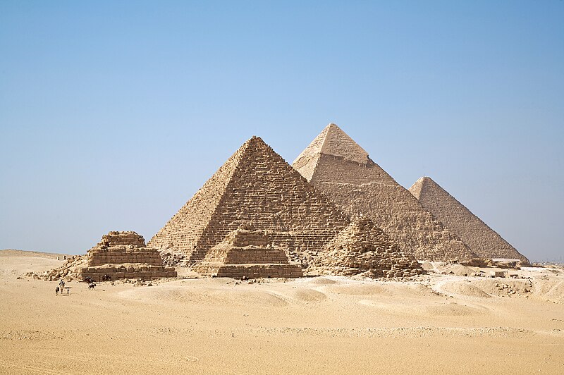 Fil:All Gizah Pyramids.jpg