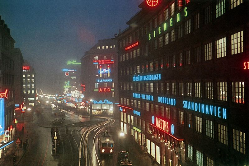 Fil:Centrumhuset 1945.jpg