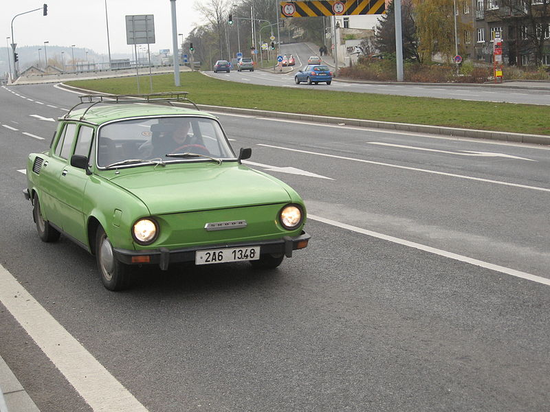 Fil:Skoda 100.jpg