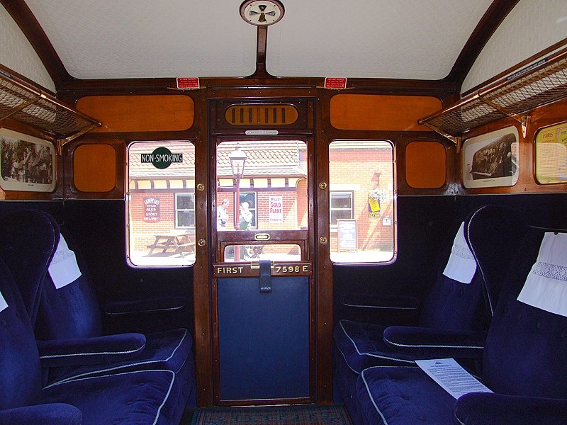 Fil:Bluebell Railway First Class.jpg