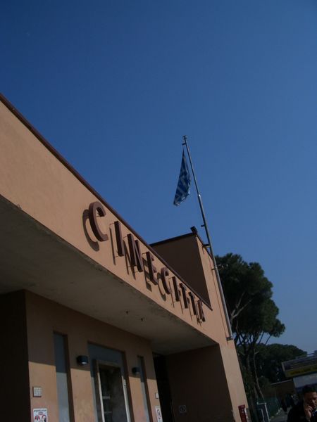 Fil:Cinecitta studios rome italy entrance.jpg