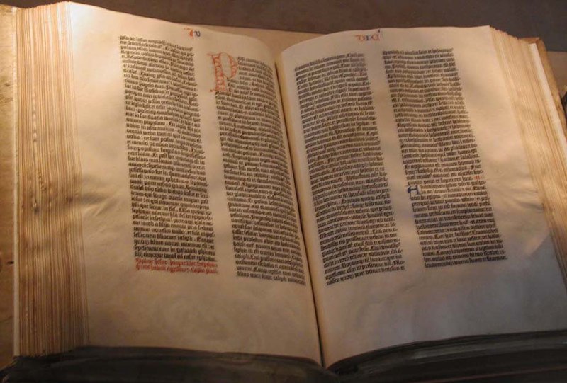 Fil:Gutenberg Bible.jpg