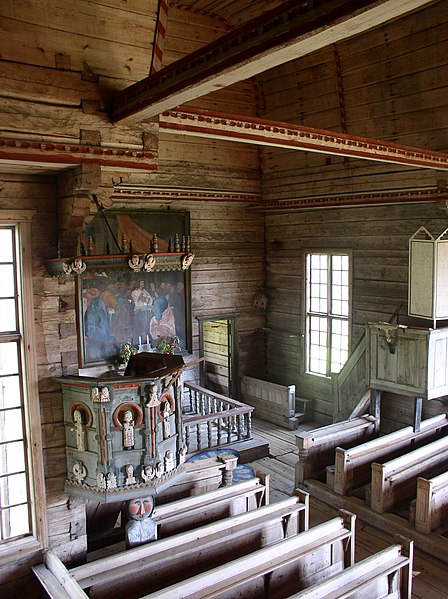 Fil:Petäjävesi Old Church interior pulpit choir.JPG