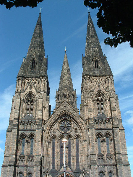 Fil:St Mary's 3 spires.jpg