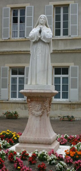 Fil:Bernadette à Nevers.jpg