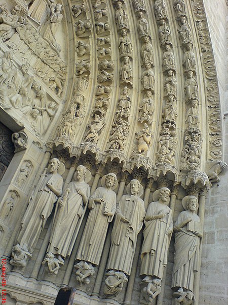 Fil:Details from the entrance of Notre Dame de Paris.JPG