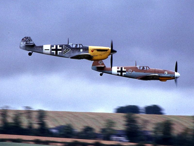 Fil:HA 1112-M1L and Bf 109G-2.jpg