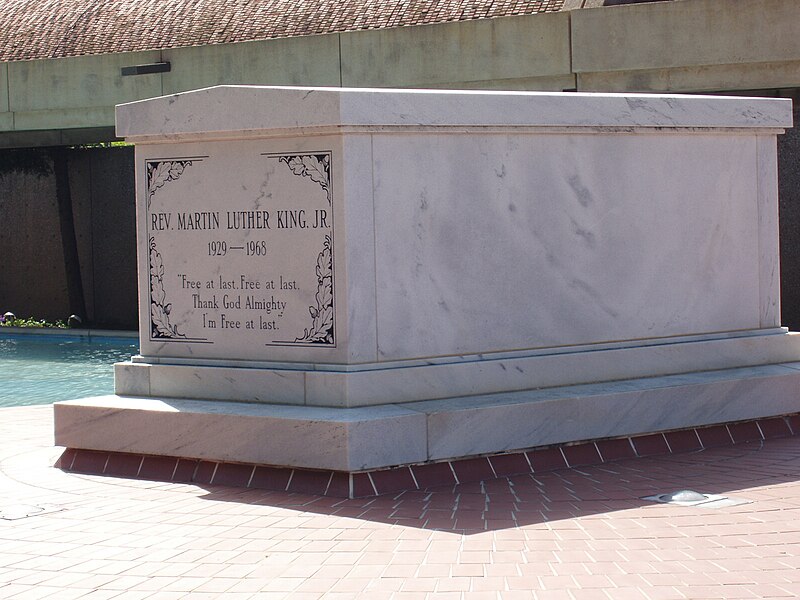 Fil:MLK tomb.JPG