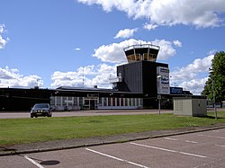 Dala Airport, terminal 1 (huvudterminalen) och flygplatsens parkering