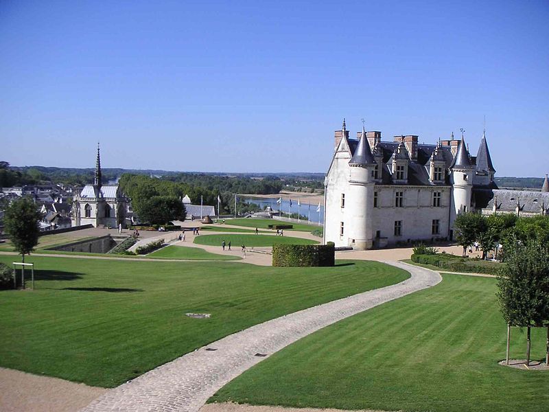 Fil:Parc et vue Est du château d'Amboise.JPG