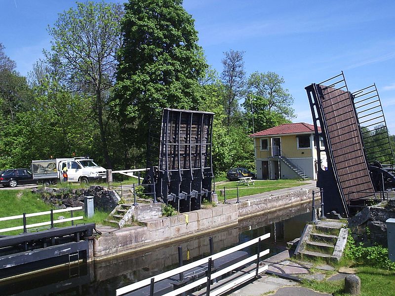 Fil:Forsvik, den 9 juni 2006, slussen vid Göta kanal.JPG