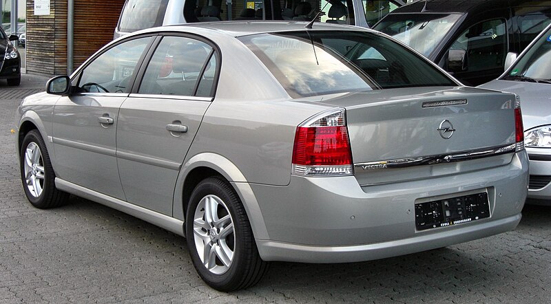 Fil:Opel Vectra C 2.2 Direkt rear.JPG