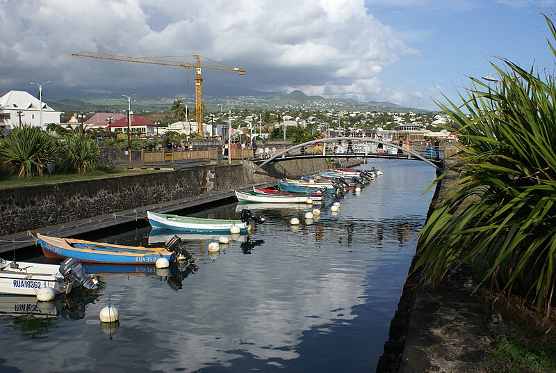 Fil:Saint-Pierre-de-la-Réunion Darse.JPG