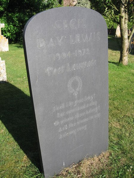Fil:Cecil Day Lewis headstone, geograph.jpg