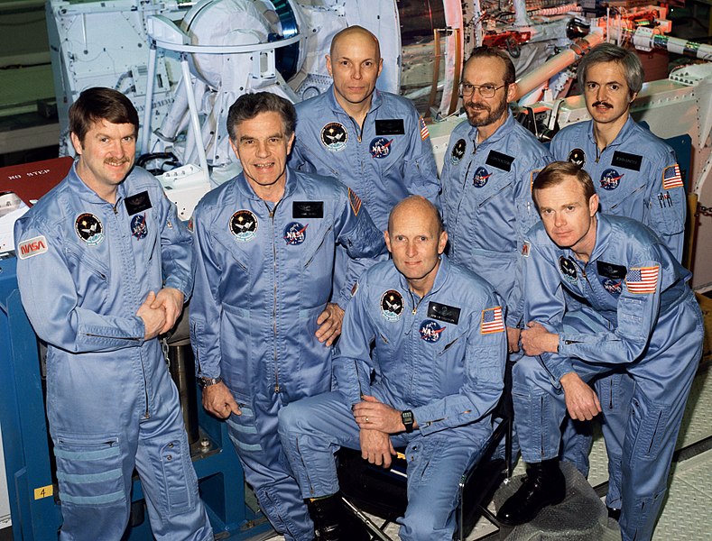 Fil:STS-51-F crew.jpg