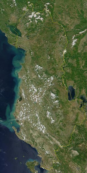 Fil:Satellite image of Albania in June 2000.jpg