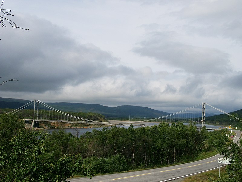 Fil:Tanaelva River Bridge Tana.jpg