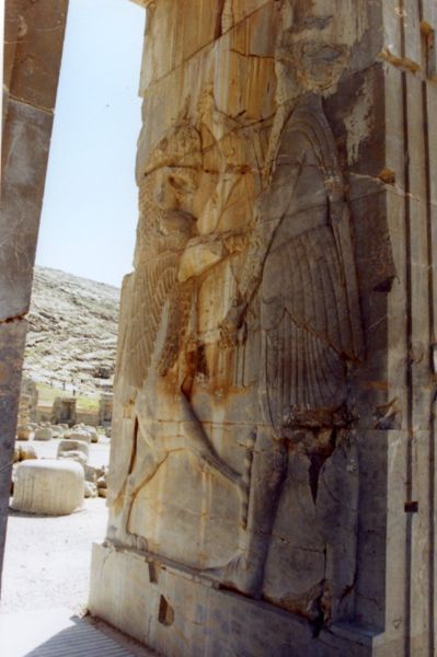 Fil:Persepolis King Fighting Evil.jpg