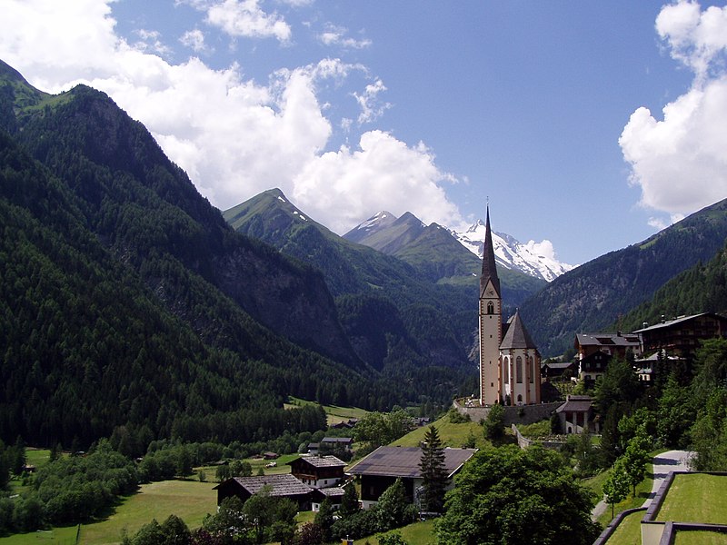 Fil:Grossglockner heilingenblut vue.jpg