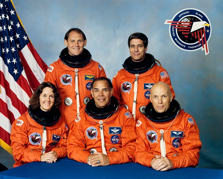 Fil:STS-33 crew.jpg