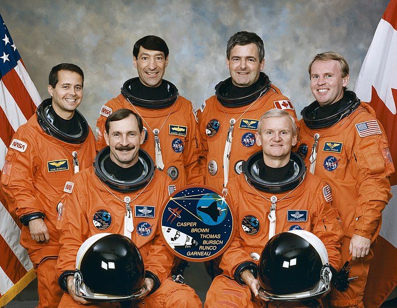 Fil:STS-77 crew.jpg