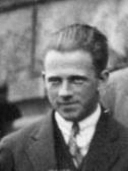 Fil:Werner Heisenberg at 1927 Solvay Conference.JPG